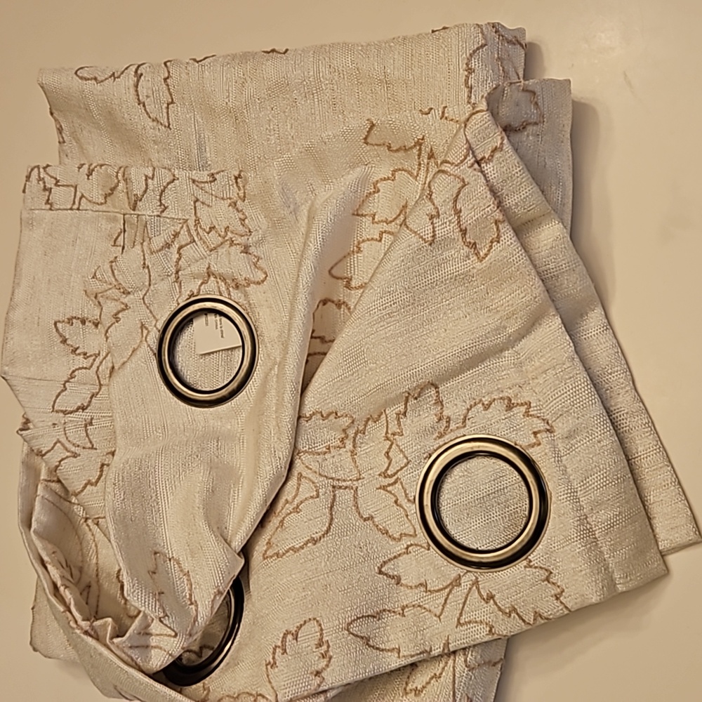 Grommet curtains
